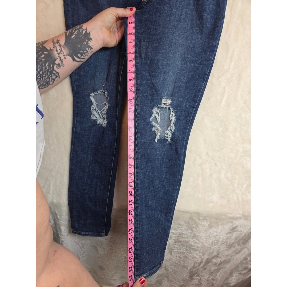 Levis 711 Skinny Jeans Womens 31 Distressed Knee Dark Wash Denim Indigo - Picture 9 of 10